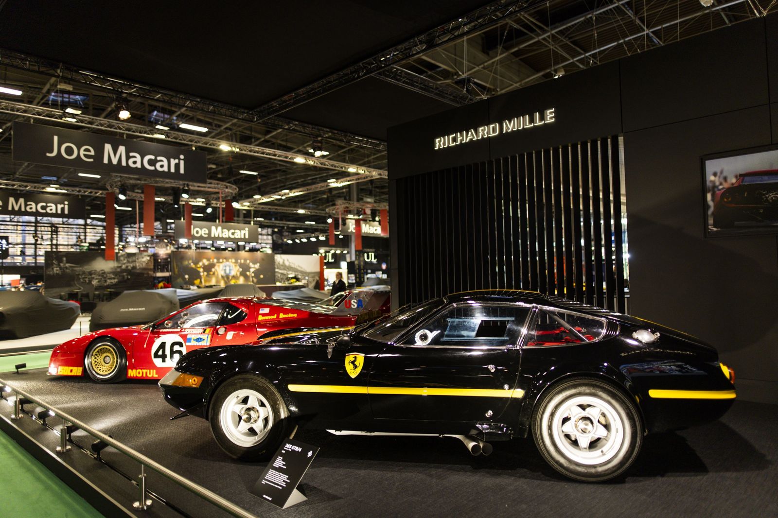 Los increíbles coches clásicos de la Retromobile 2024