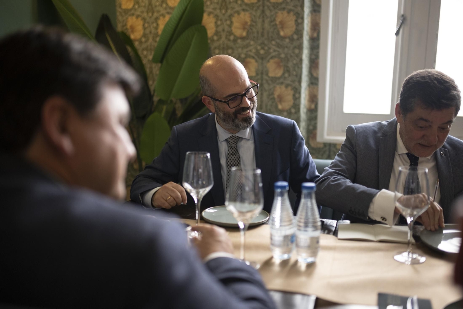 Imágenes de la tertulia cofrade de Huelva Información