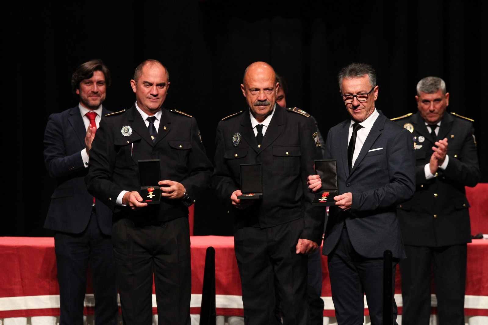 La policía Local entrega las medallas en el día de su patrón