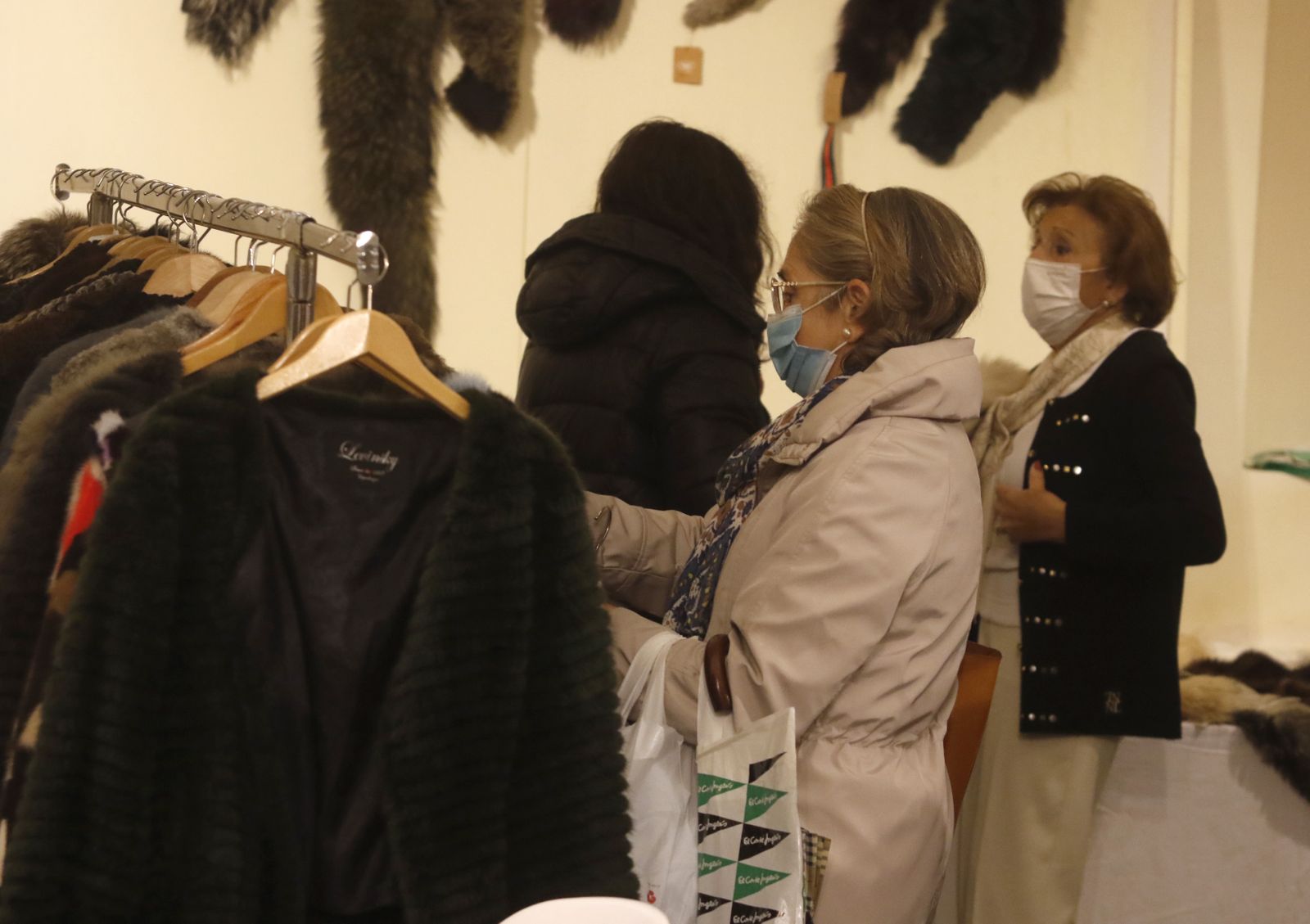 Así es el Baratillo de Primavera de Adevida en Córdoba, en imágenes