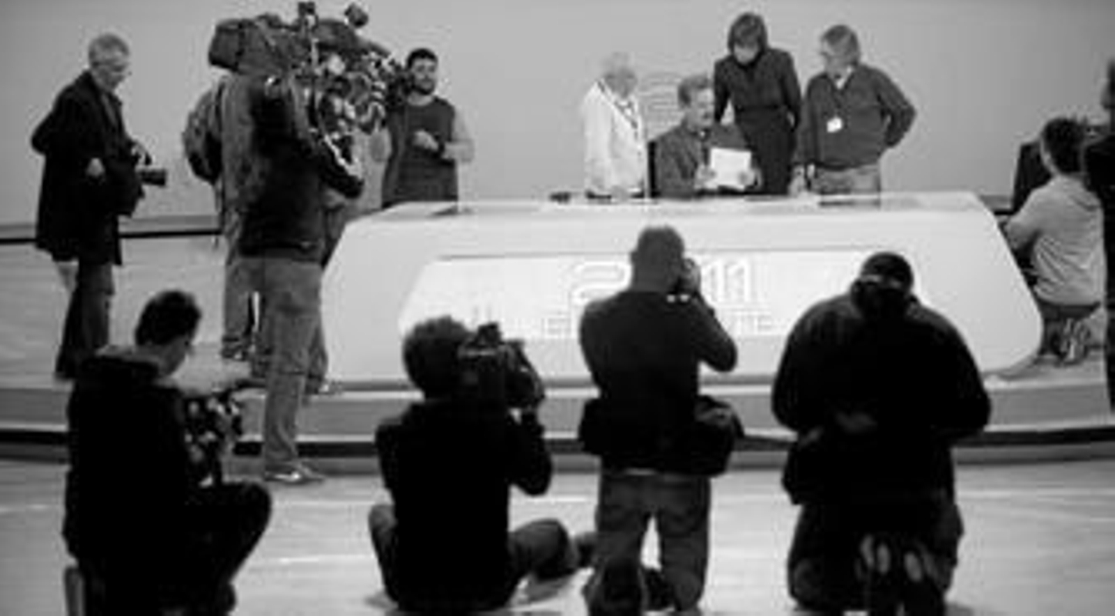 El moderador, Manuel Campo Vidal, en el ensayo del debate de este sábado.