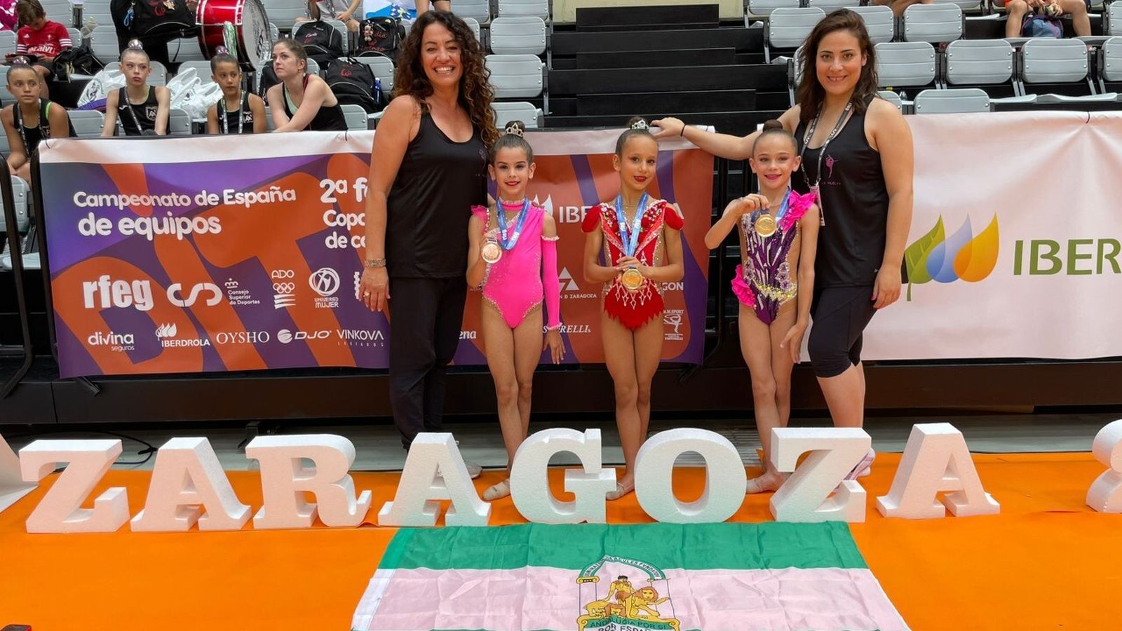 Inmaculada Márquez y Ana Torres acompañaron a las gimnastas.