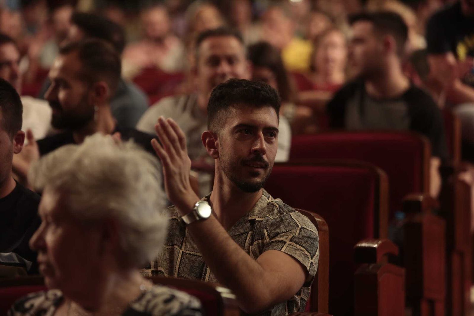 Público en el teatro durante la función