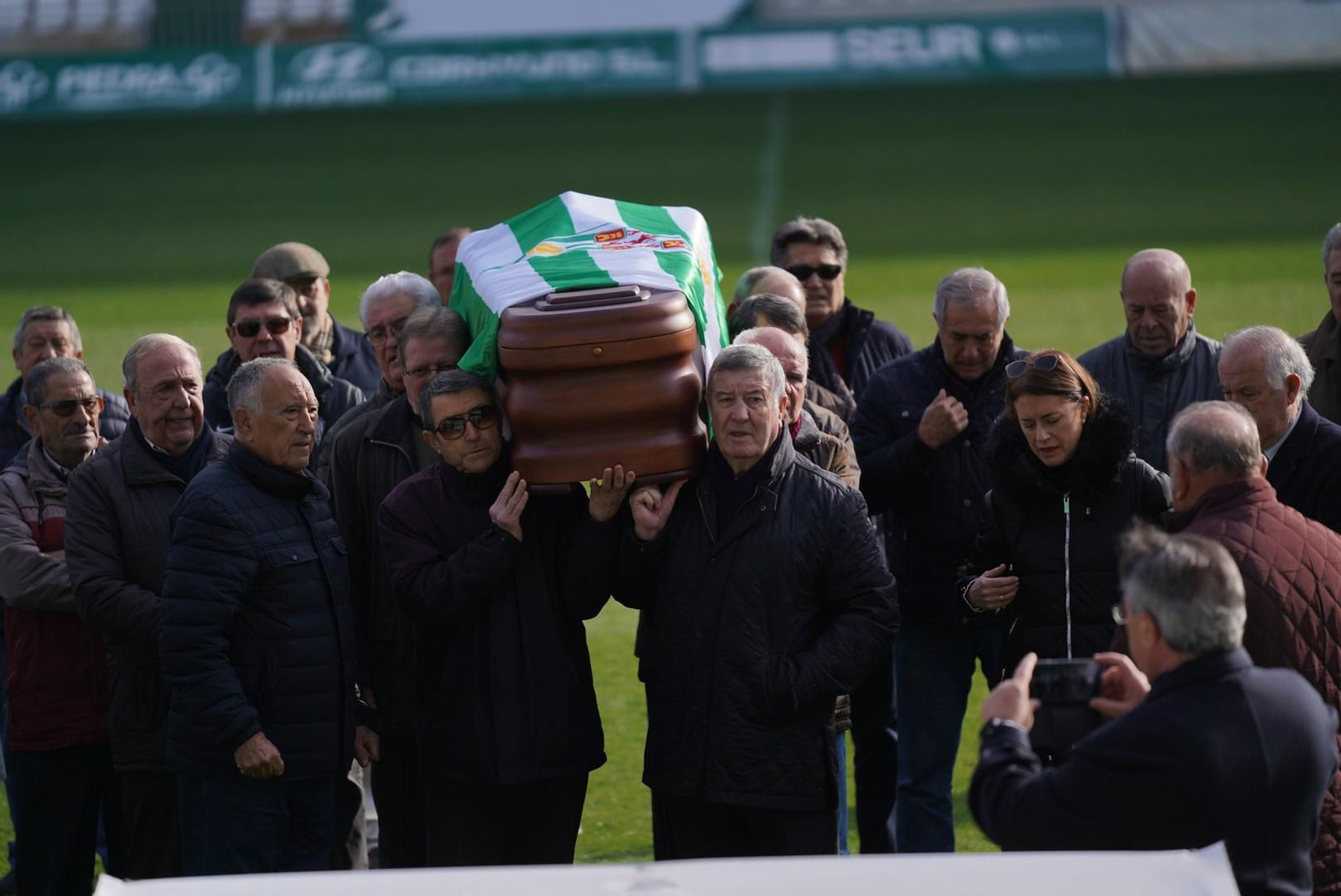 El último adiós a José Luis Navarro en El Arcángel