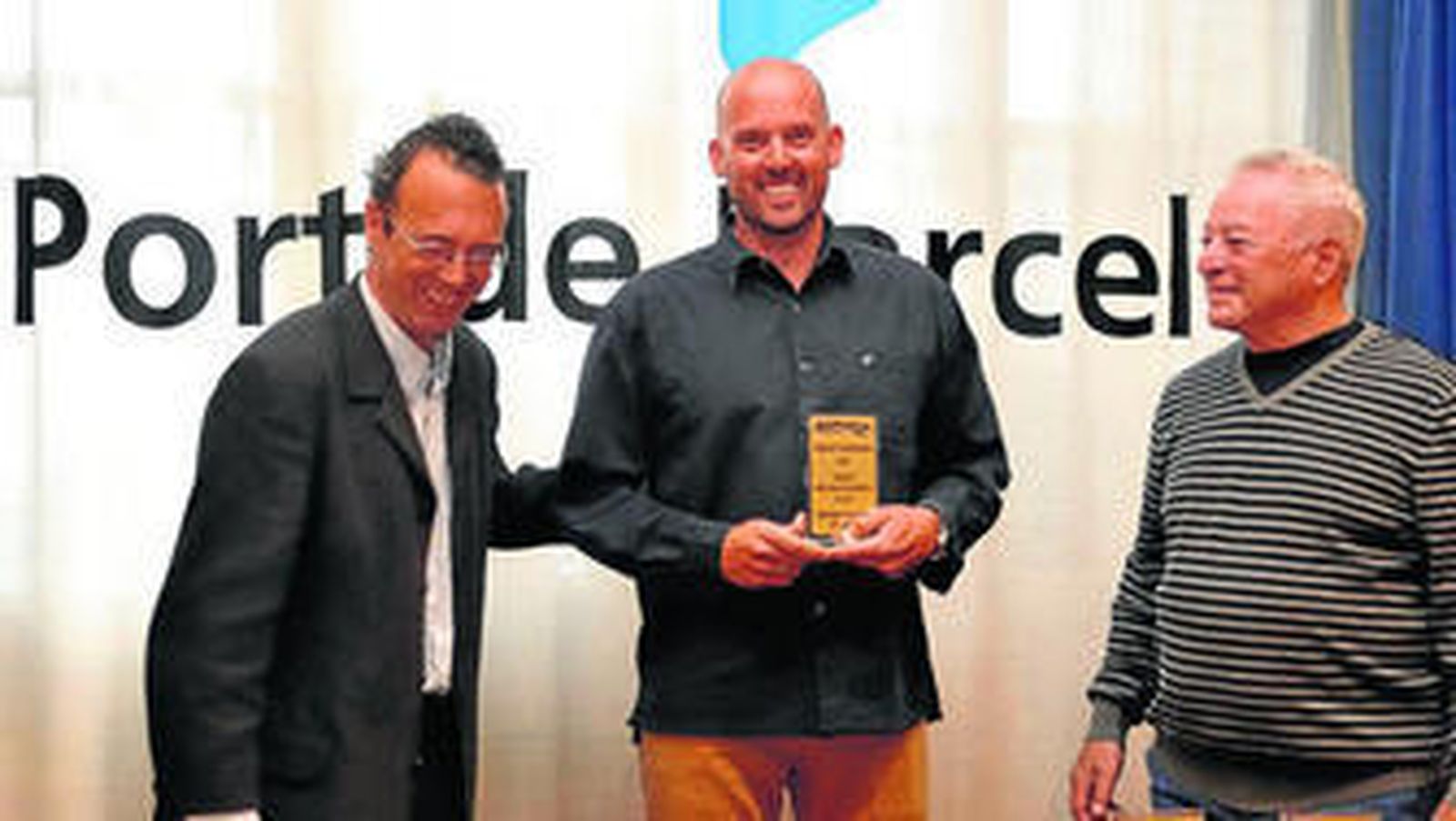 Fernando Peñas recogió el galardón en nombre de Fernando Martínez del Cerro.