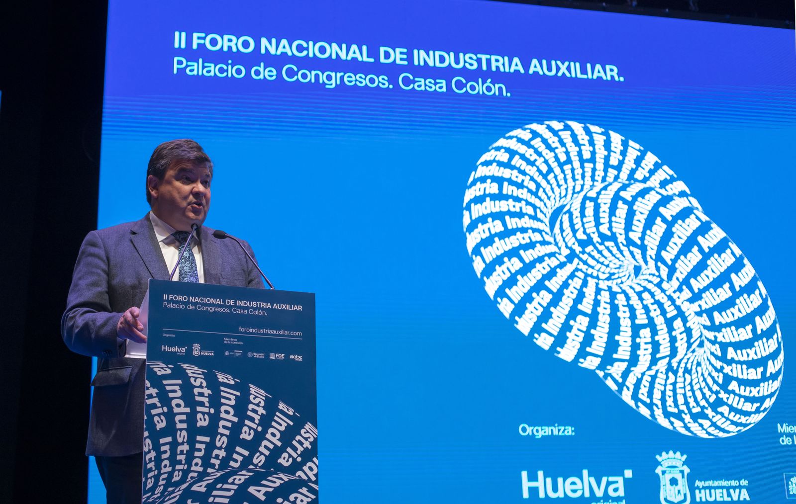 Gabriel Cruz inaugura el Foro Nacional de la Industria Auxiliar.