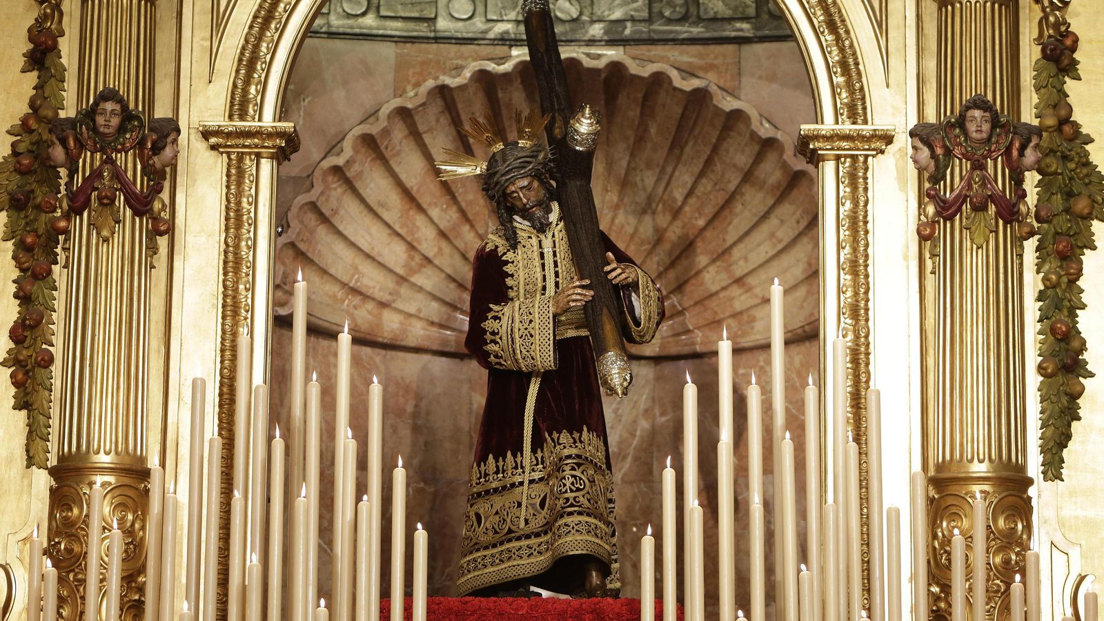 El Gran Poder luce para el quinario la túnica persa.