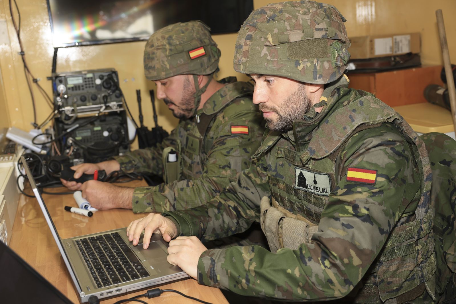 La ministra de Defensa, en el acuartelamiento de Camposoto de San Fernando