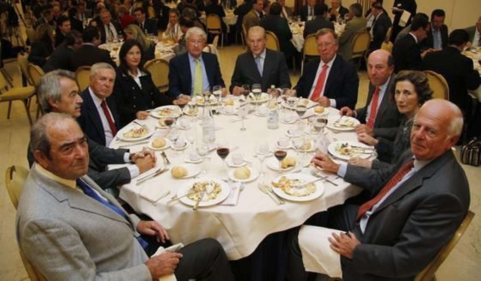 Luis Caballero, Pablo Gutiérrez-Alviz, José Ramón del Río, Ana del Valle, Miguel Nuche, José Bohórquez, Pedro Bores, Salvador Loring, María Luisa Guardiola y Luis Manuel Halcón. 

Foto: Juan Carlos Vazquez / Victoria Hidalgo