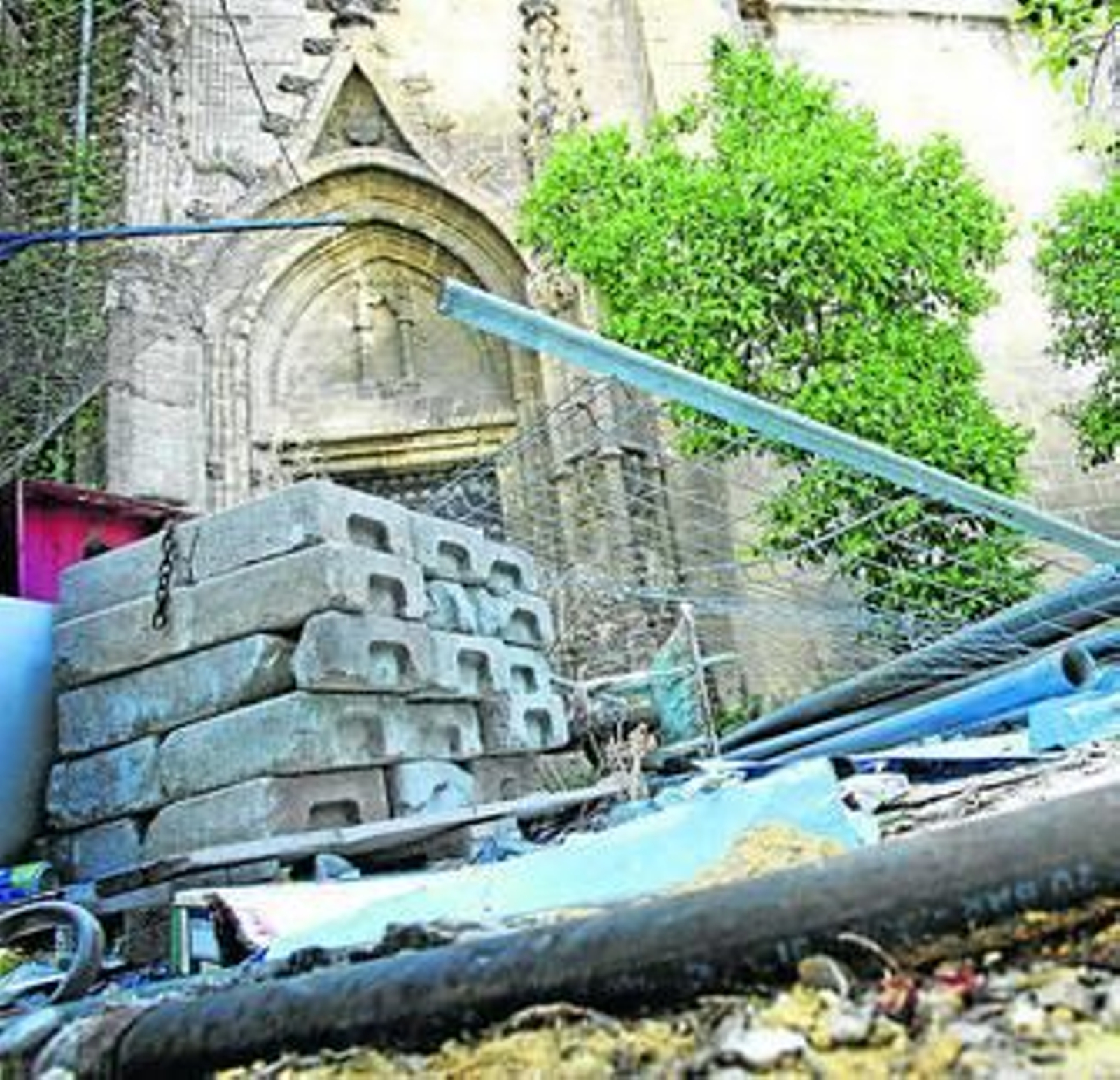 Imagen exterior de la iglesia de Santiago en la actualidad.