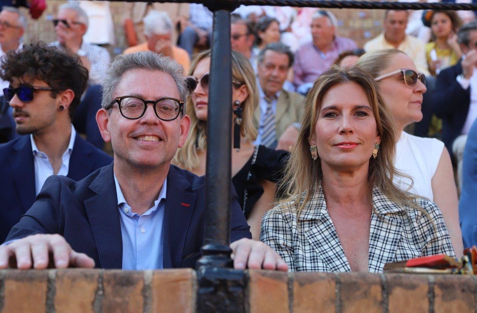 Los famosos y autoridades en los toros del jueves de Feria de Abril