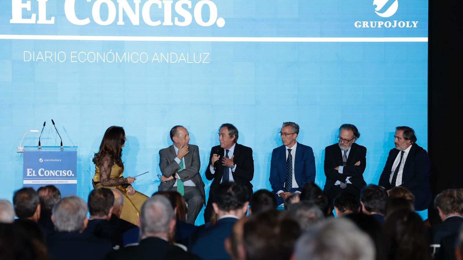 Magdalena Trillo ha conducido el acto de presentación de El Conciso, en el que han participado José Antonio Carrizosa, Ricardo Pumar, Joaquín Segovia, Miguel Ángel Noceda y Alberto Grimaldi