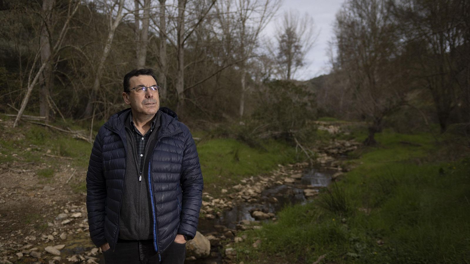 El alcalde Andrés Barrera, en la ribera del Ciudadeja.
