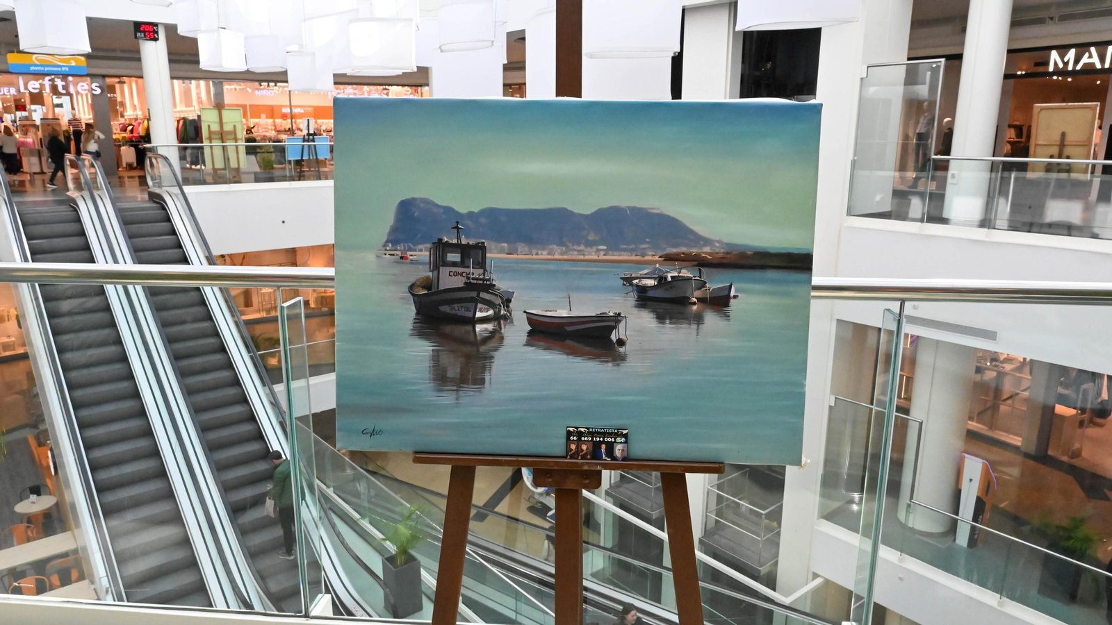 Las fotos de la Exposición 'Realismo: entre el retrato y el bodegón' de José Luis Guio