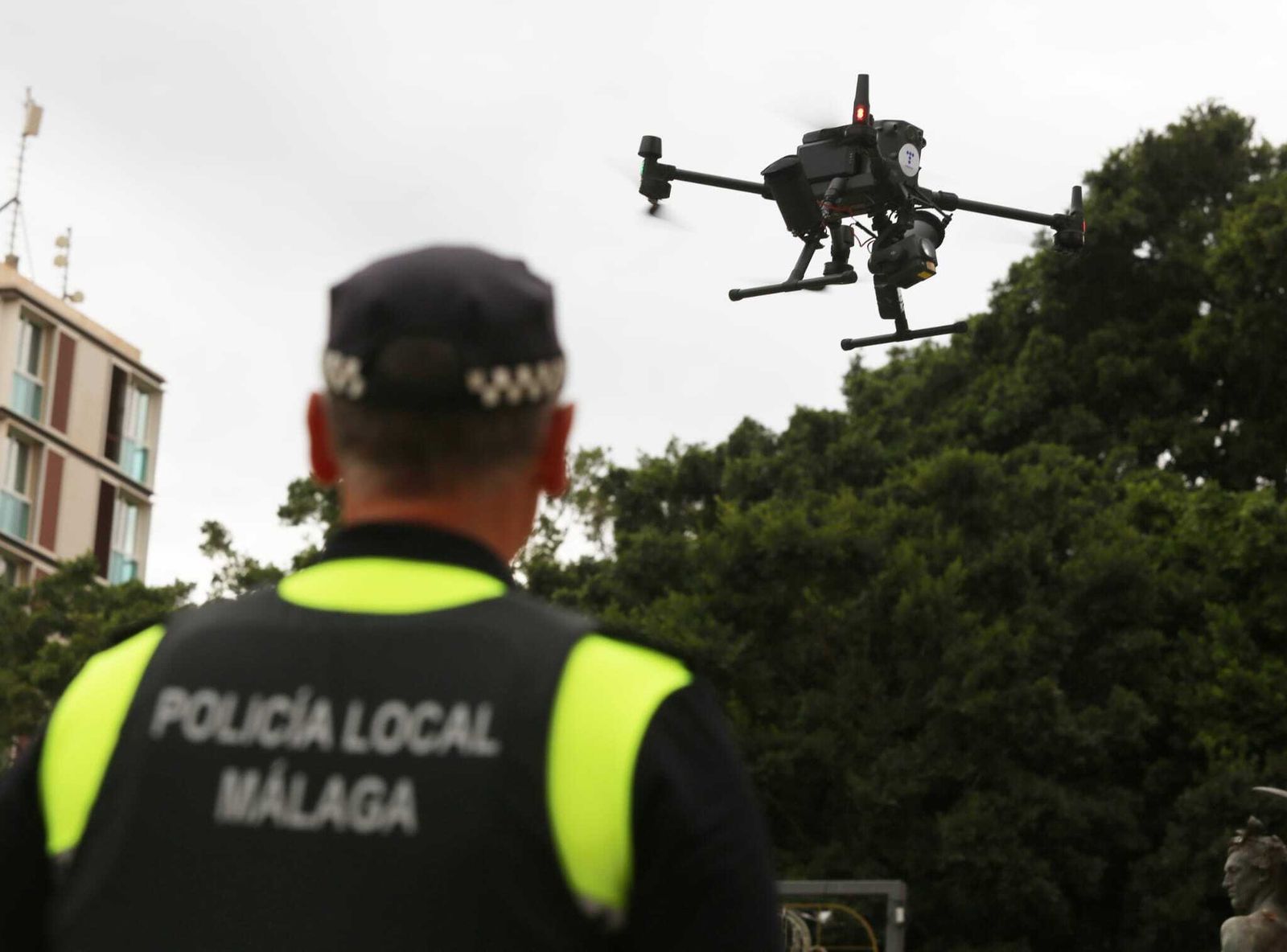 La Policía Local de Málaga prueba uno de los drones.