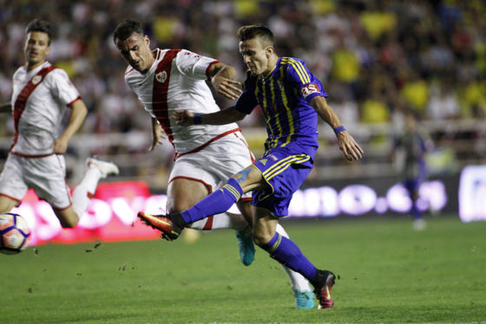 El Cádiz, sin intensidad ni ideas, ofrece una penosa imagen en Vallecas (3-0)

Foto: LOF