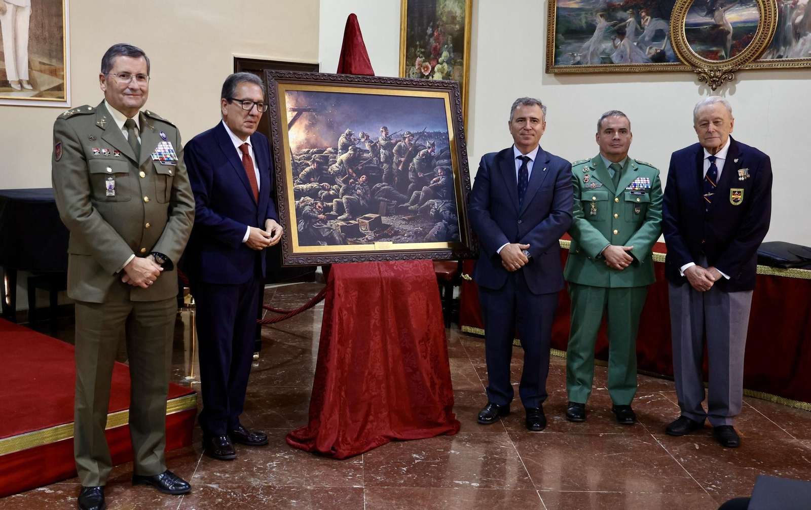Entrega de una réplica del cuadro ‘Voluntarios para Morir’, ayer en el Real Círculo de Labradores de Sevilla.