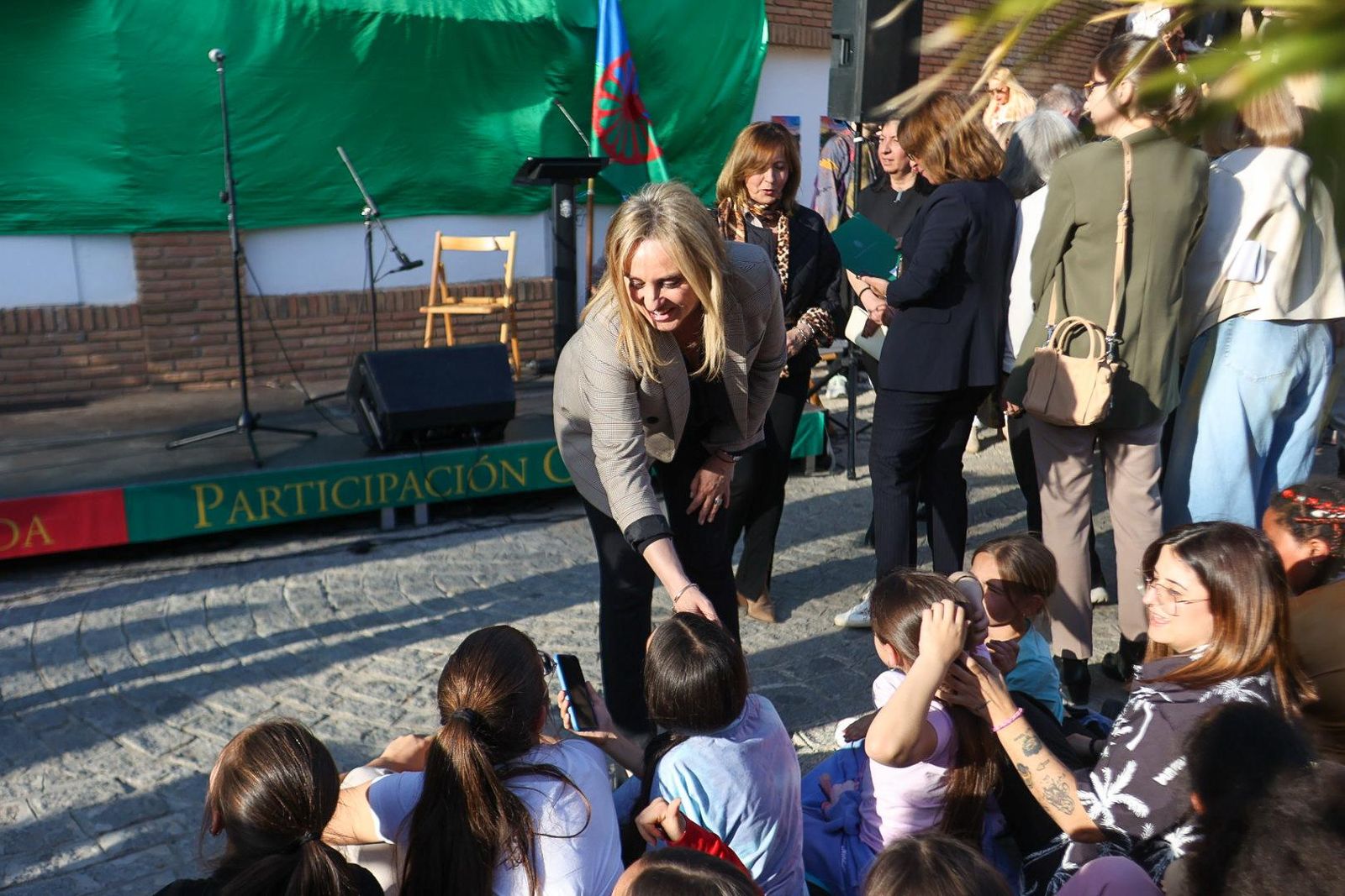 Todas las imágenes de la Ceremonia del Río para conmemorar el Día del Pueblo Gitano en Granada