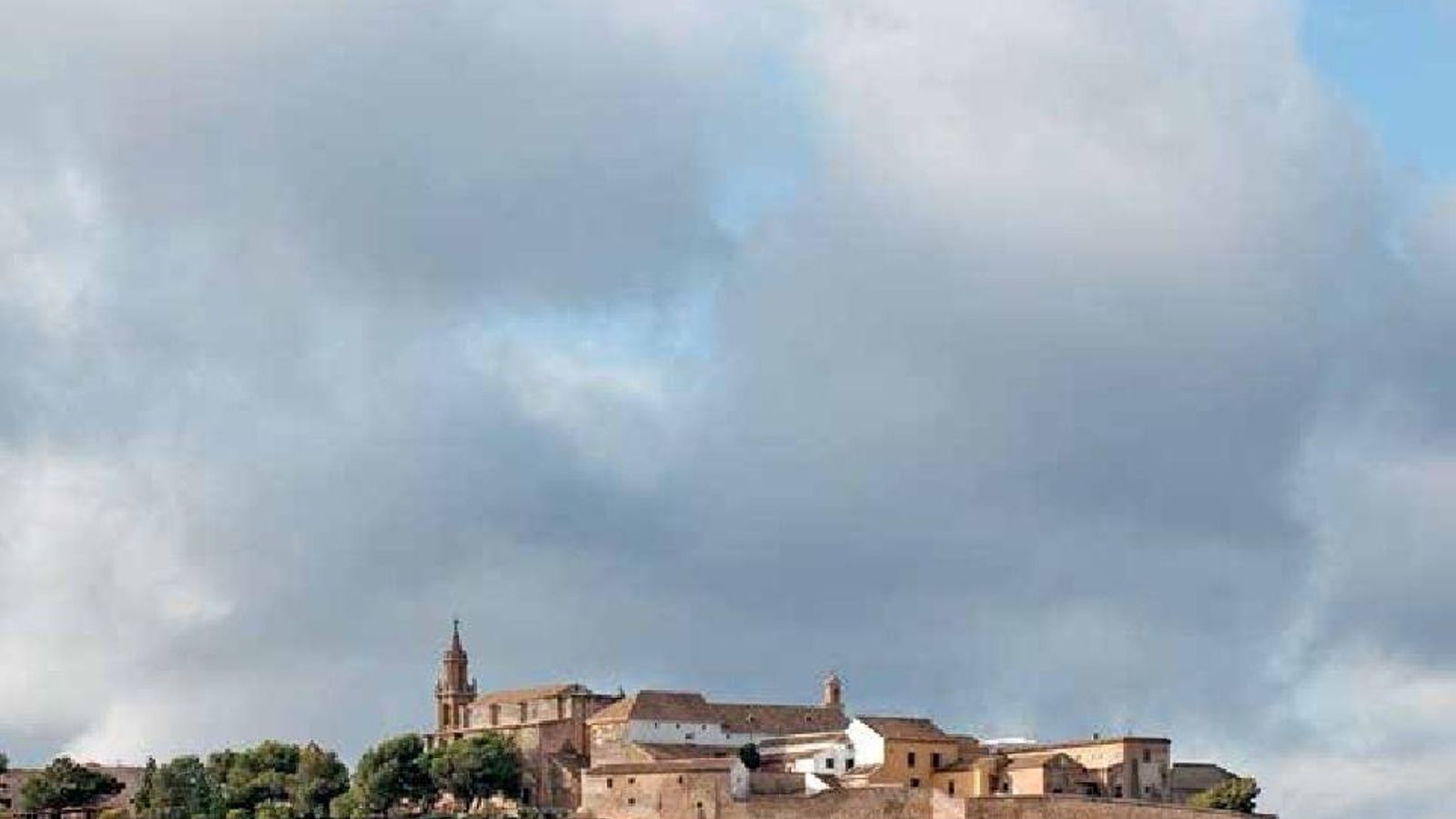 Muralla de Estepa, una de los tesoros que podemos encontrar en Sierra Sur.