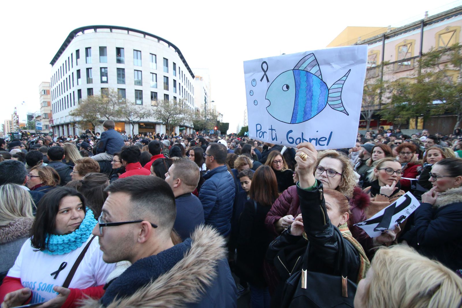 Las imágenes de los 5 minutos de silencio por Gabriel en Puerta Purchena