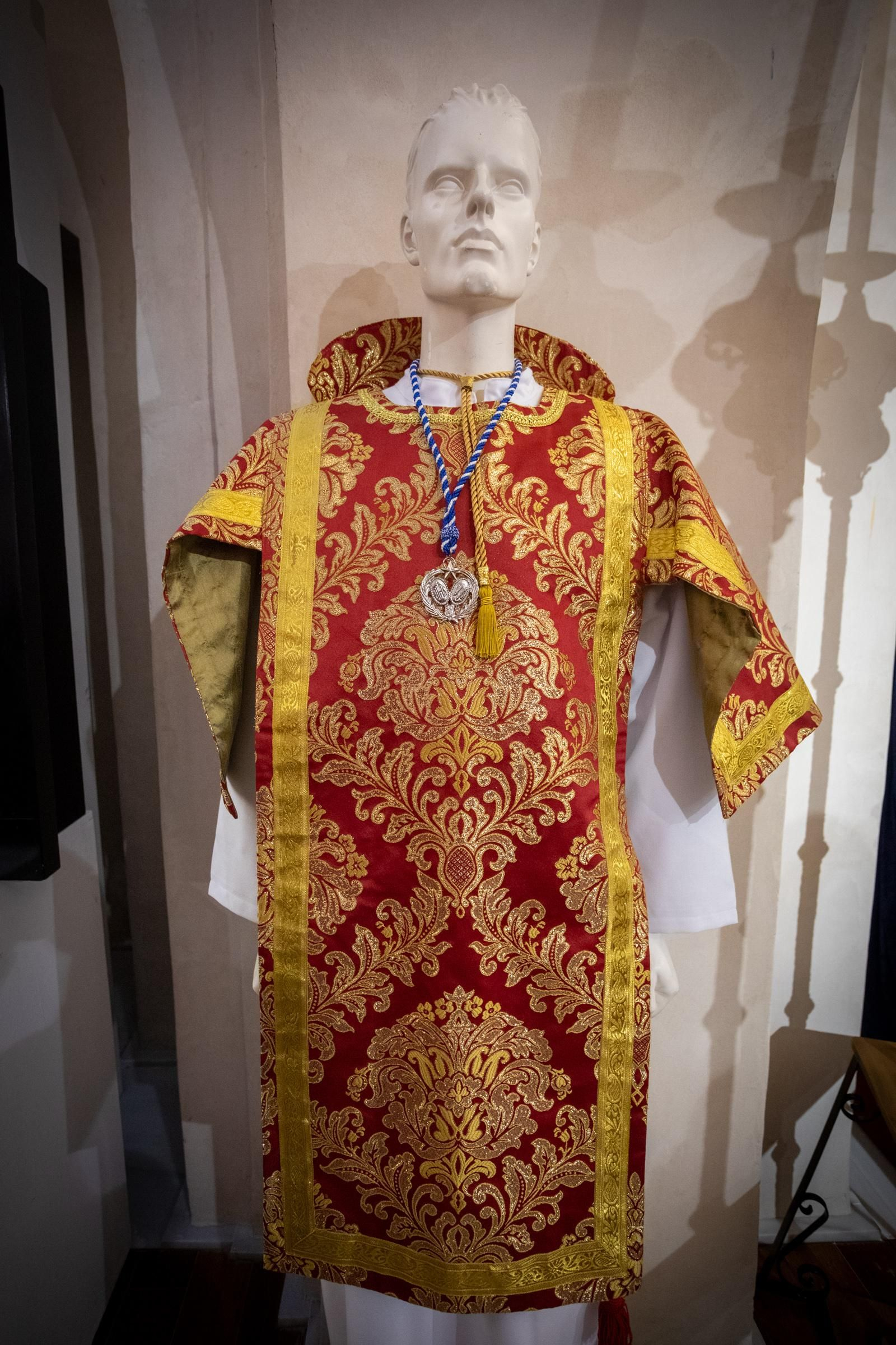 Las imágenes de la exposición Opera Nova, estrenos de las hermandades de San Fernando