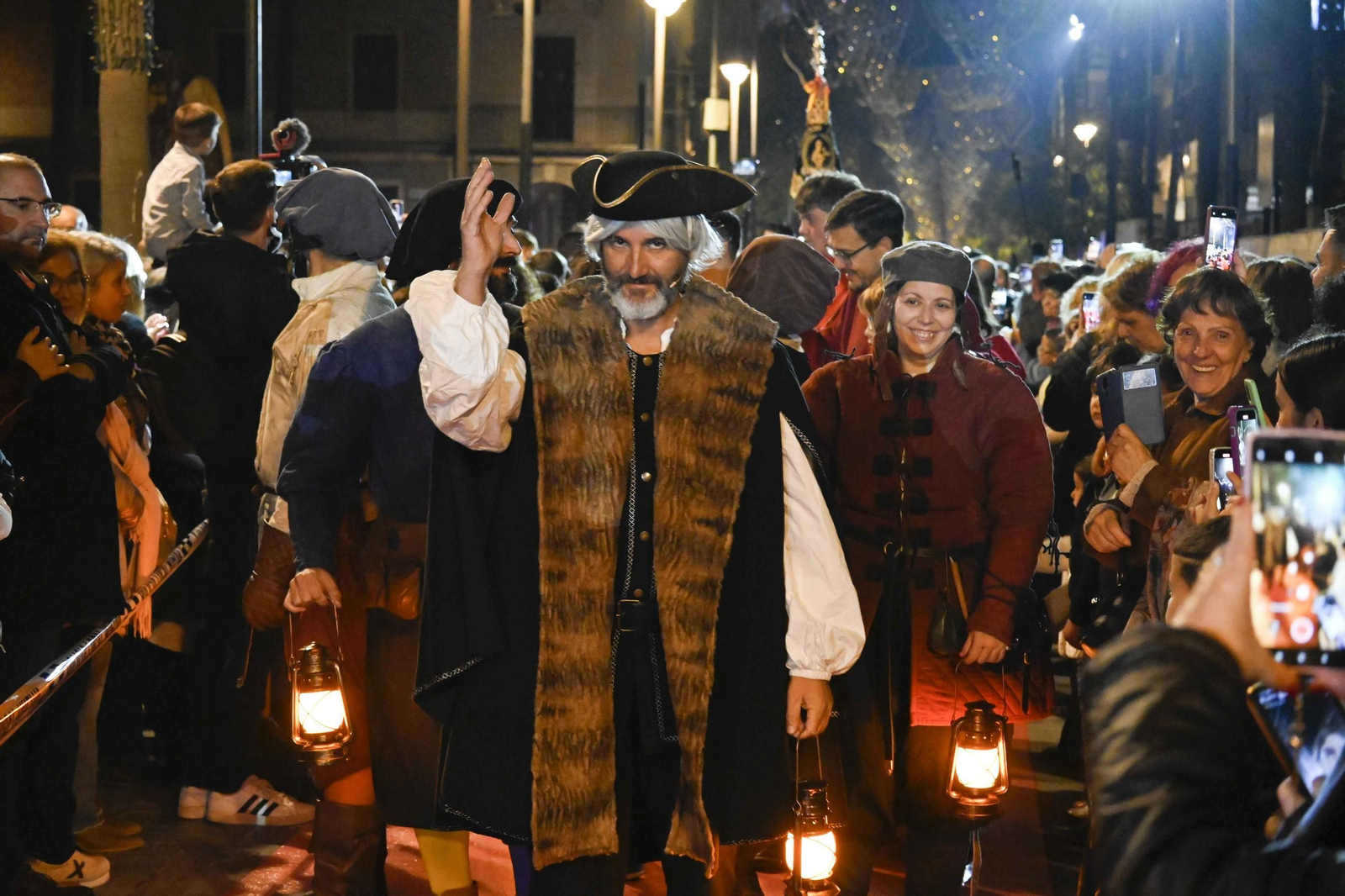 Las mejores imágenes del encendido del alumbrado 2025 en la Plaza de las Monjas