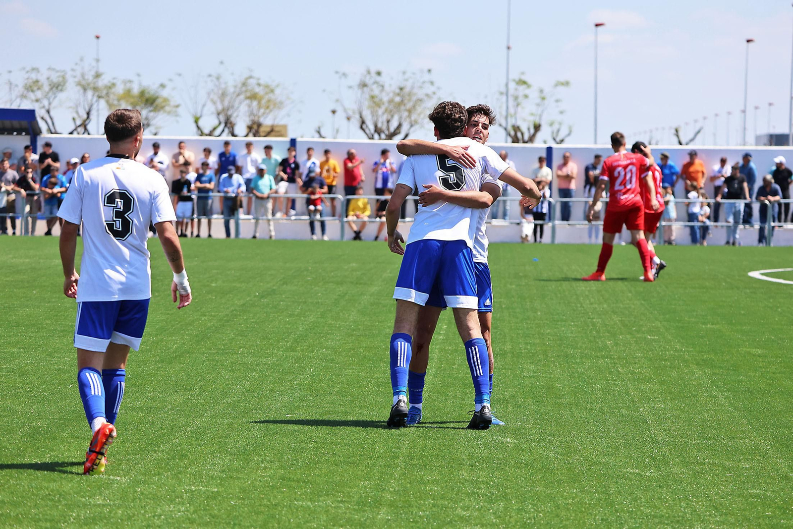 Imágenes del ascenso del Atlético Onubense a Tercera RFEF ante el Castilleja