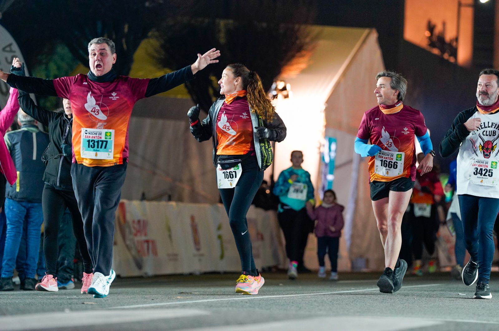 En imágenes: búscate en tu llegada a meta de la Carrera de San Antón 2026 (4)