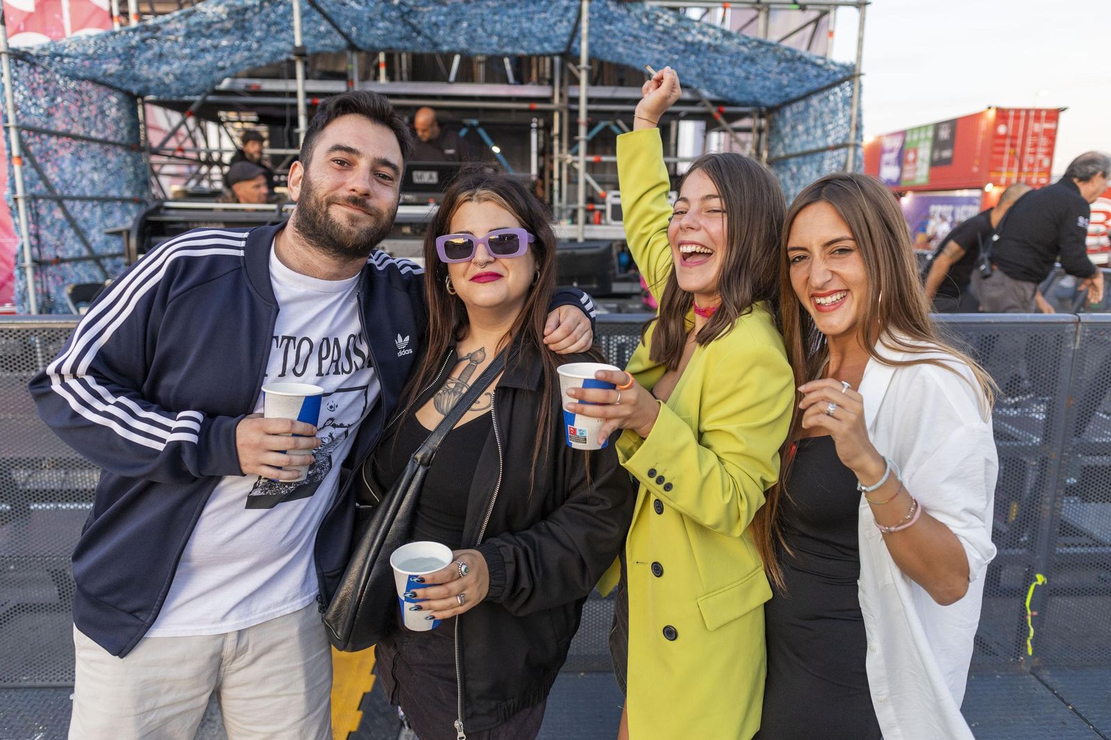 Búscate en las imágenes del concierto gratuito en el Muelle de Cádiz