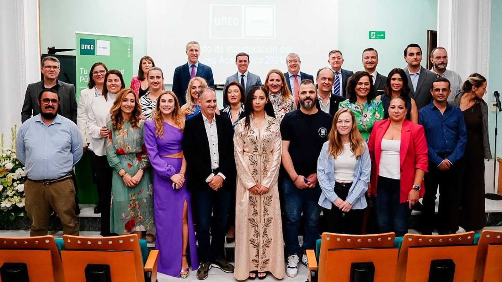 Alumnos graduados durante la apertura del nuevo curso