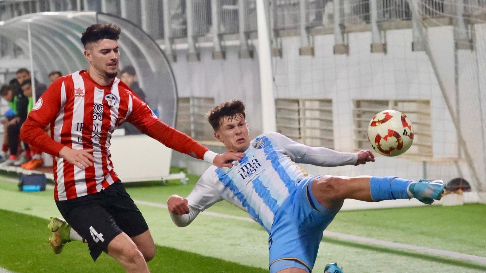 El Atlético Malagueño se da un festín ante el Porcuna para seguir líder de Tercera RFEF (6-0)