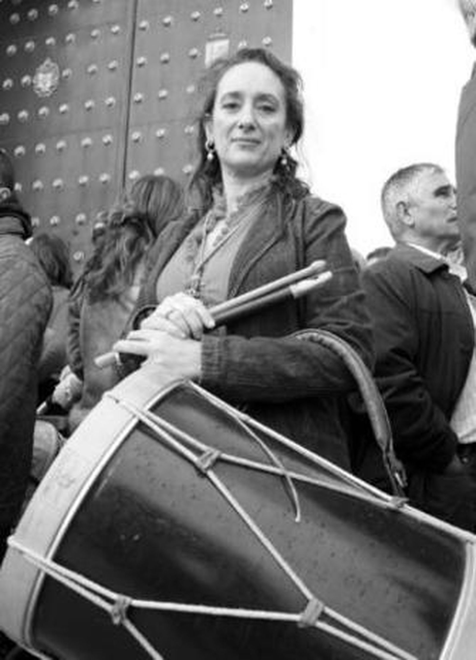 Una tamborilera en el Sahara