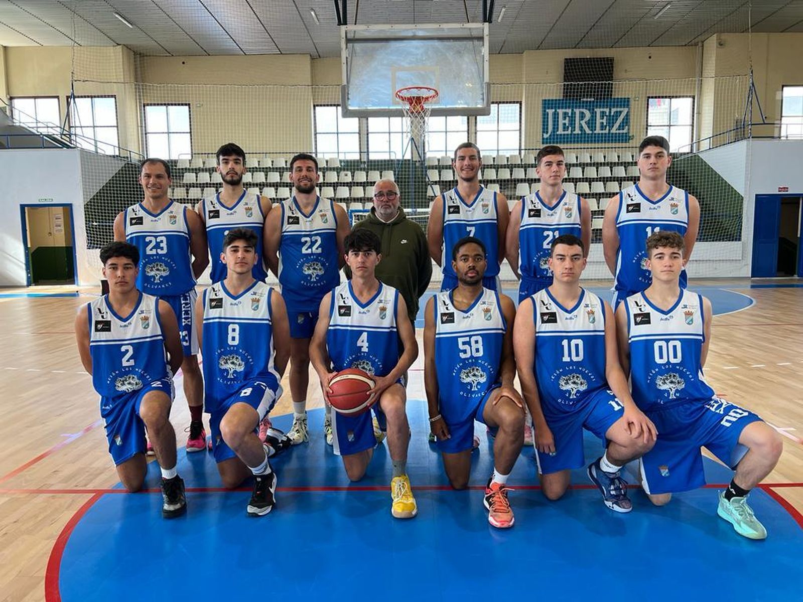 El Xerez CD tuteó al cuadro lepero y cayó sólo por cuatro puntos.