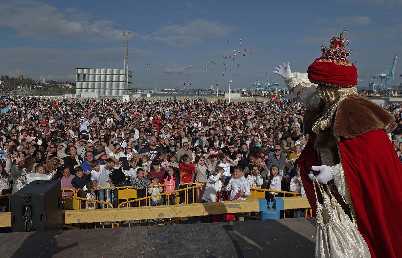 Búscate en el multitudinario arrastre de latas 2026 en Algeciras