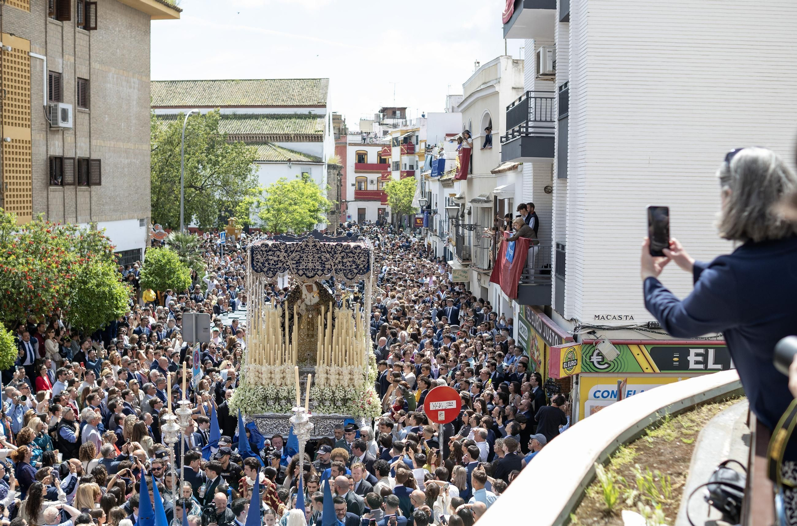 Las imágenes de la Hermandad de la Hiniesta en la Semana Santa de Sevilla 2025