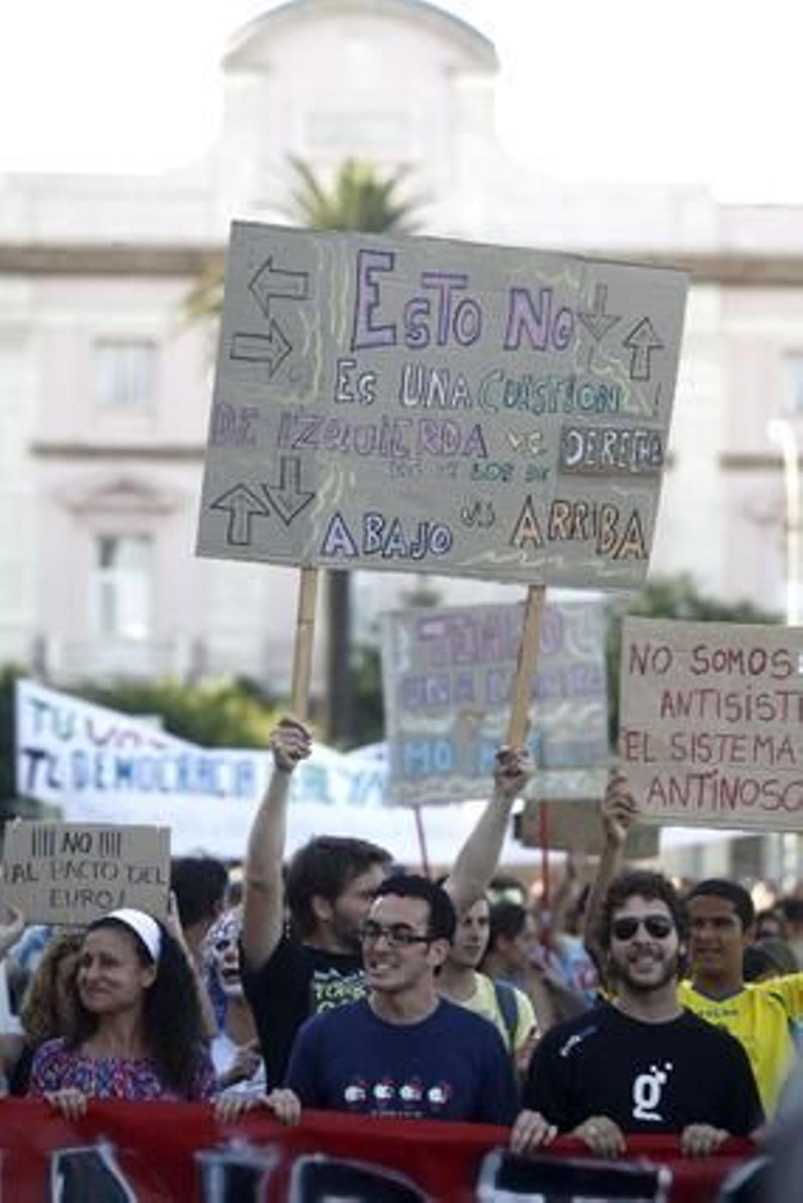 Unas 4.000 personas apoyan la manifestación del 19-J en Cádiz.

Foto: Jesus Marin