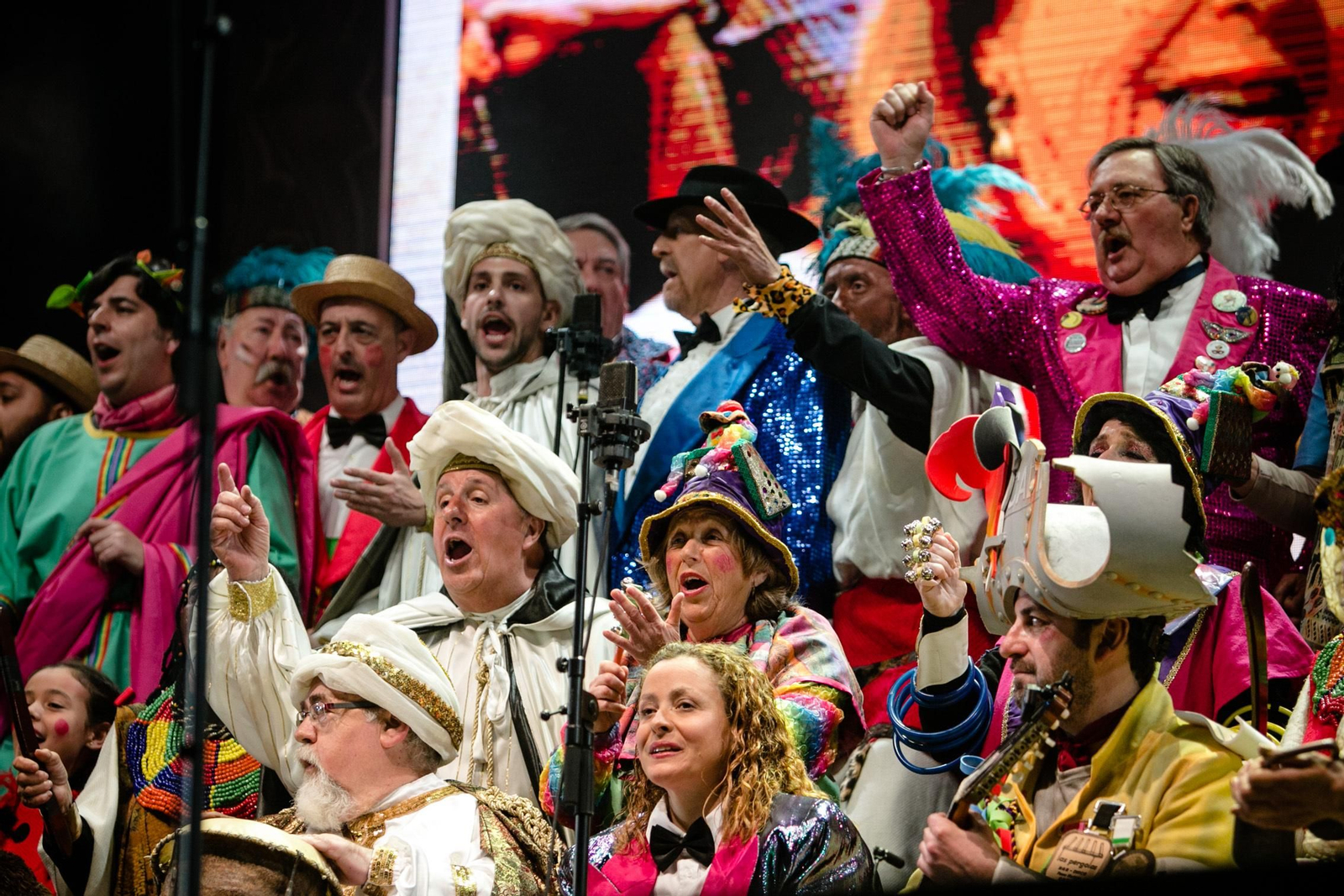 El pregón  y la quema del dios Momo en imágenes