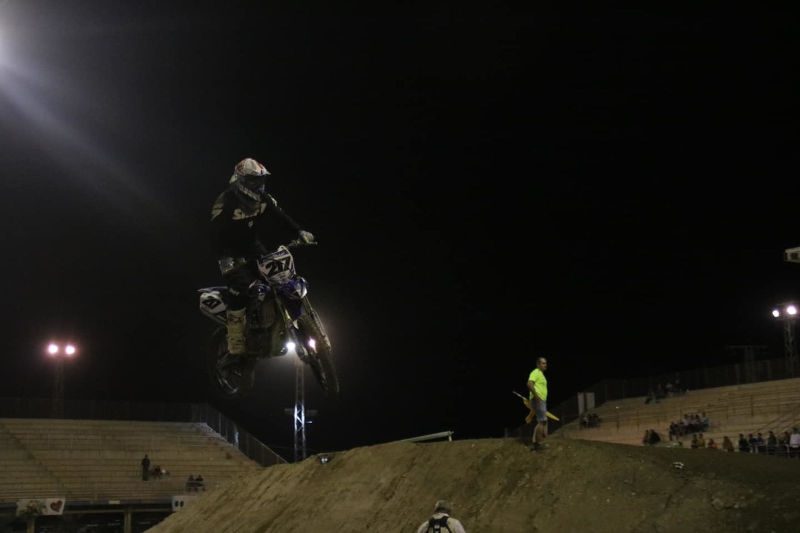 Espectáculo nocturno en Cuevas del Almanzora con 70 pilotos