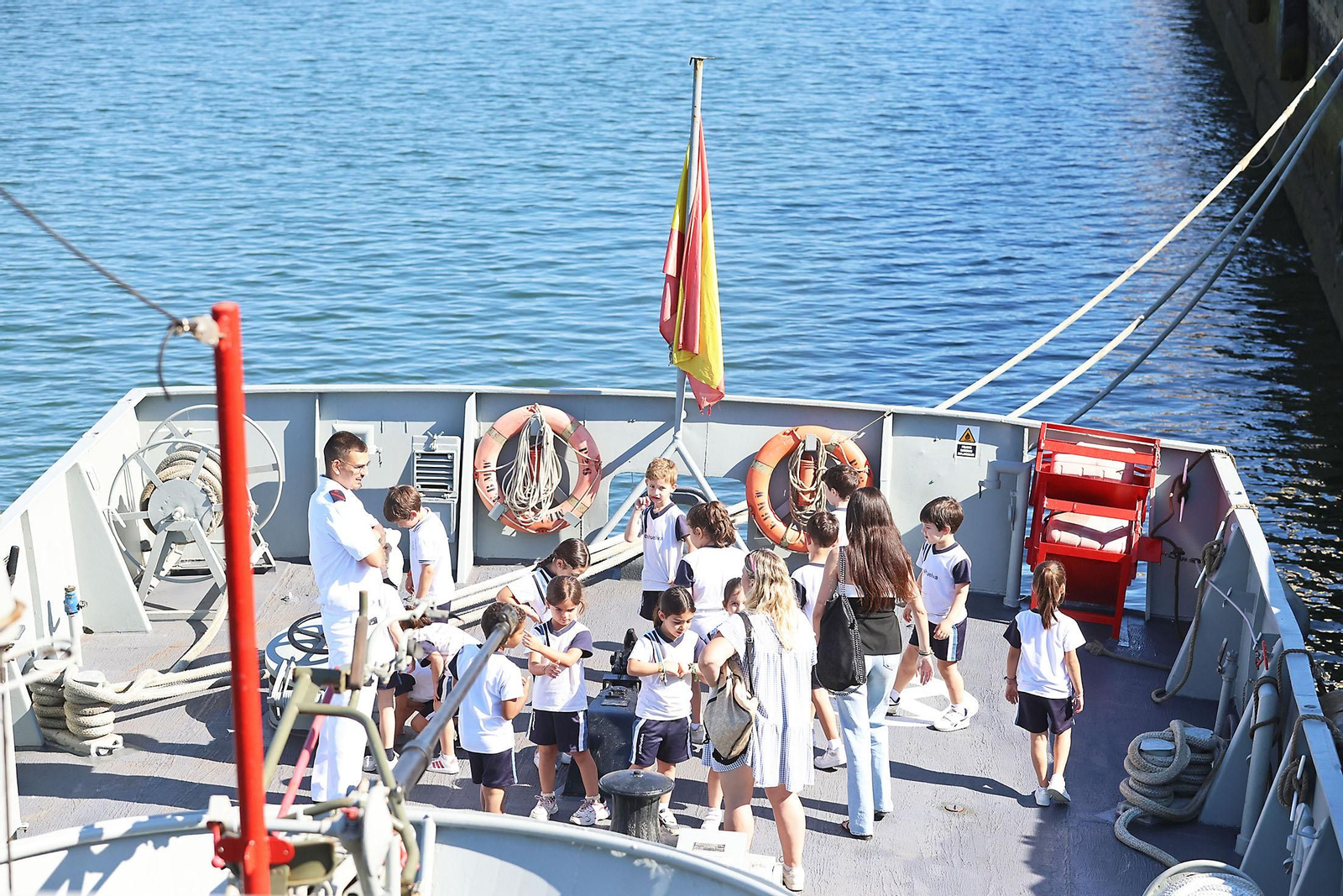 Imágenes de las visitas al patrullero de la Armada Española Medas p-26