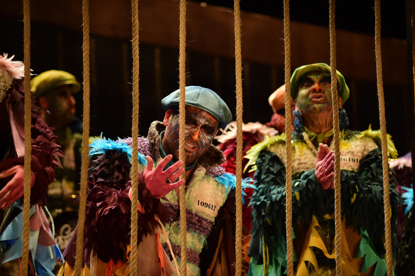 Rafael Aranda 'Taleguilla', junto a Ángel Subiela, durante una actuación de 'Los prisioneros' en el Falla.