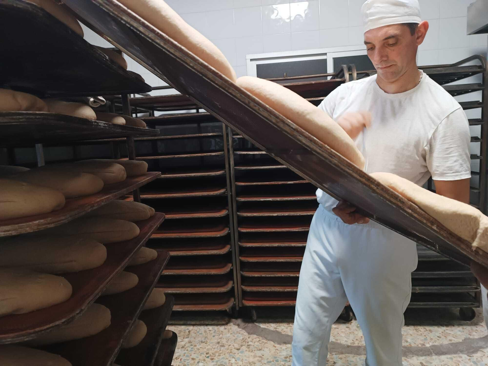 Una noche de trabajo en el obrador del pan de Pelayo Una noche de trabajo en el obrador del pan de Pelayo