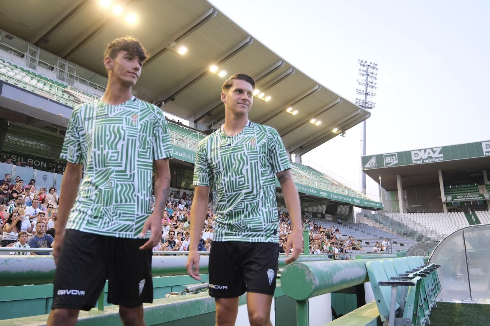 Las mejores fotos de las nuevas camisetas del Córdoba CF Las mejores fotos de las nuevas camisetas del Córdoba CF