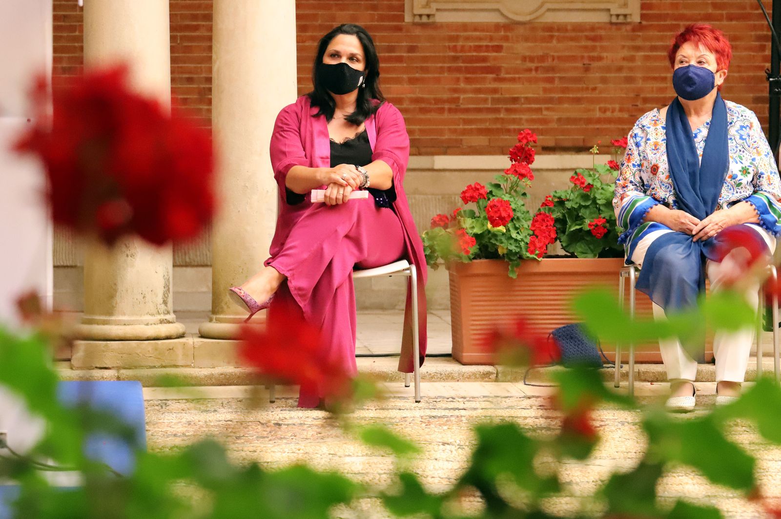 Imágenes de la entrega del Premio Marismas a Juana Carrillo y a Gabriela de la Fuente en su XIX edición