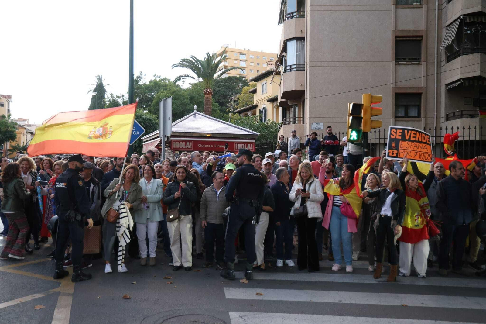 Las fotos de la protesta en Málaga contra Pedro Sánchez y la amnistía Las fotos de la protesta en Málaga contra Pedro Sánchez y la amnistía