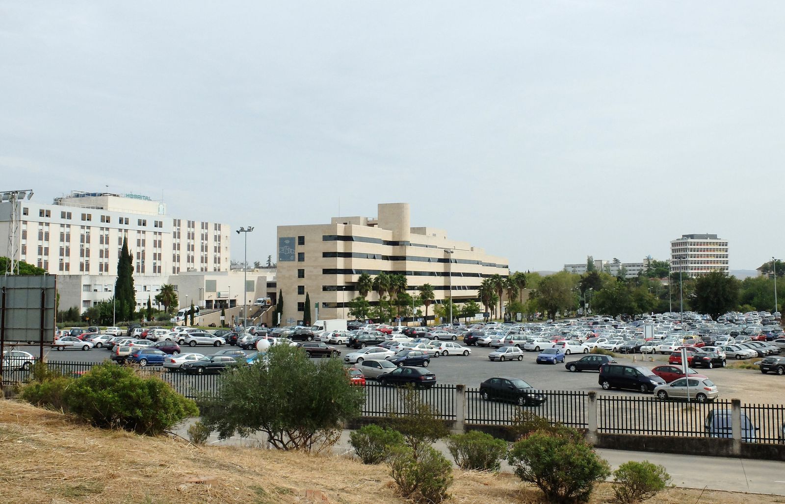 Vista del Reina Sofía desde los aparcamientos.