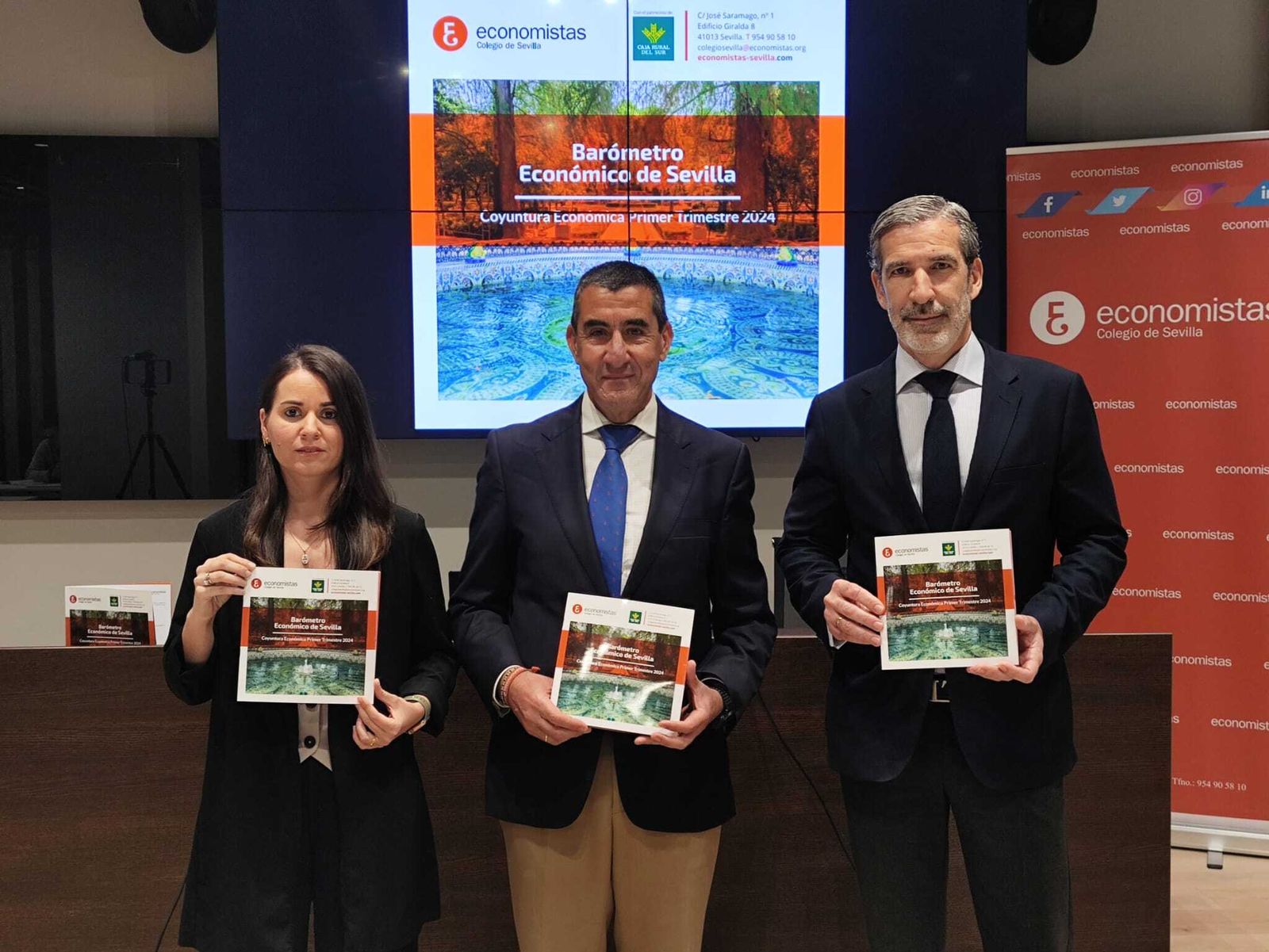 María del Carmen Delgado (Loyola),  Francisco J. Tato Jiménez (Colegio de Economistas) y Francisco Jesús Rodríguez Moyano (Caja Rural).