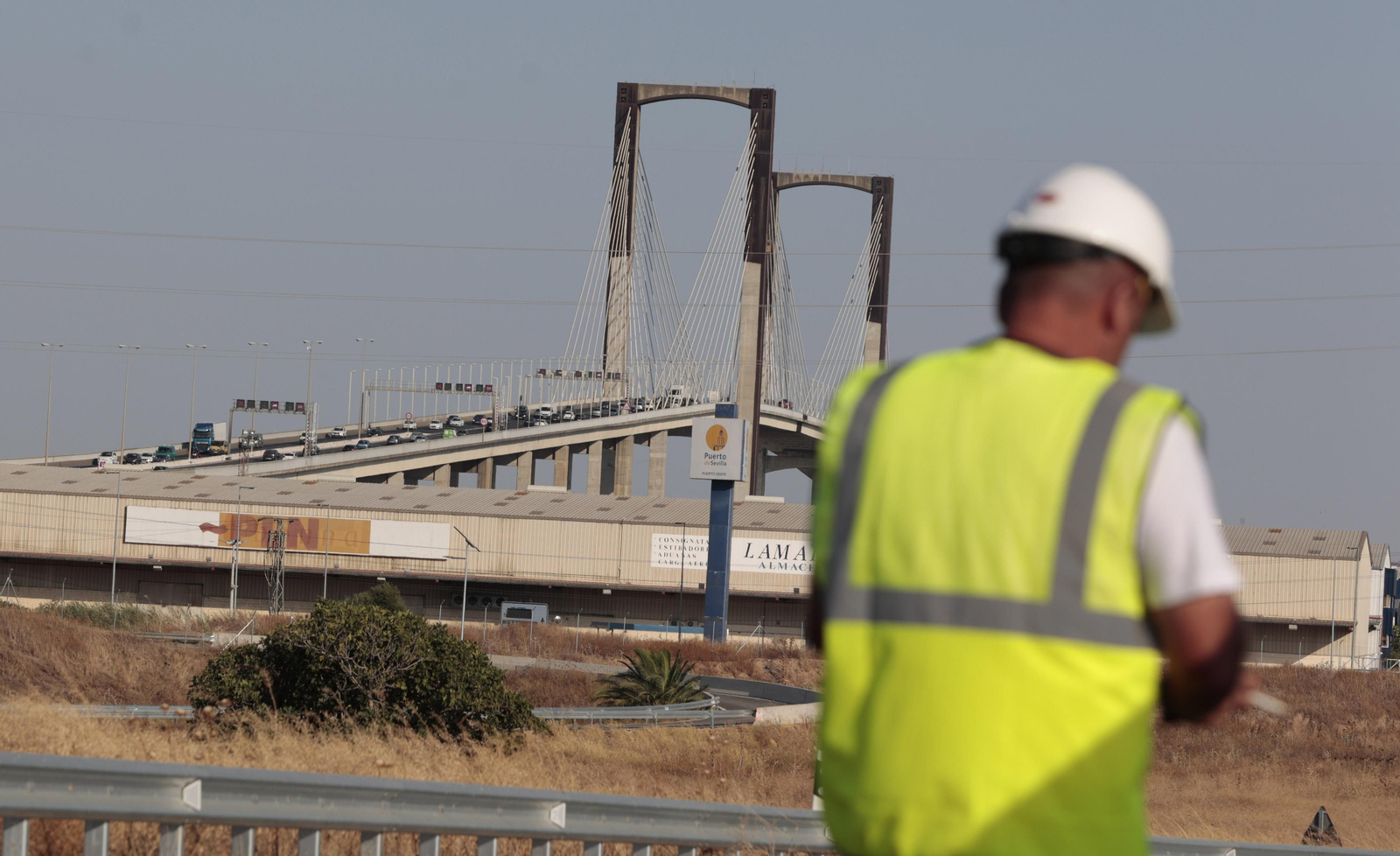 Este verano comenzó la obra de ampliación y sustitución de tirantes del puente del Centenario.