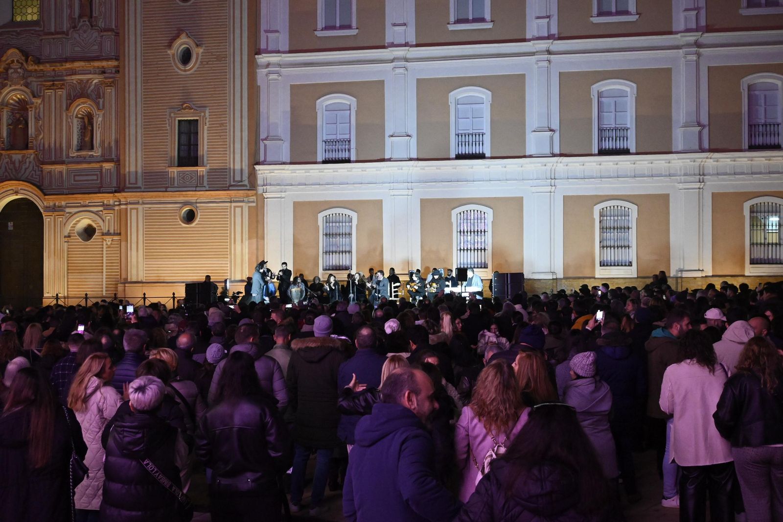 Imágenes de la zambomba en la Plaza de La Merced