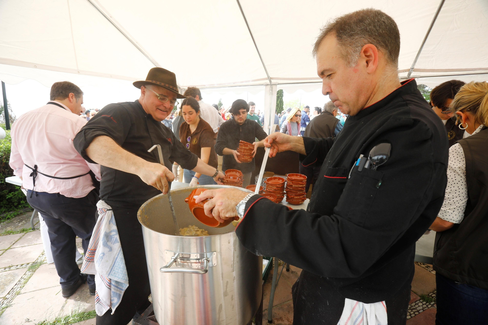 Las mejores imágenes de las tradicionales Habas en las Ermitas de Córdoba