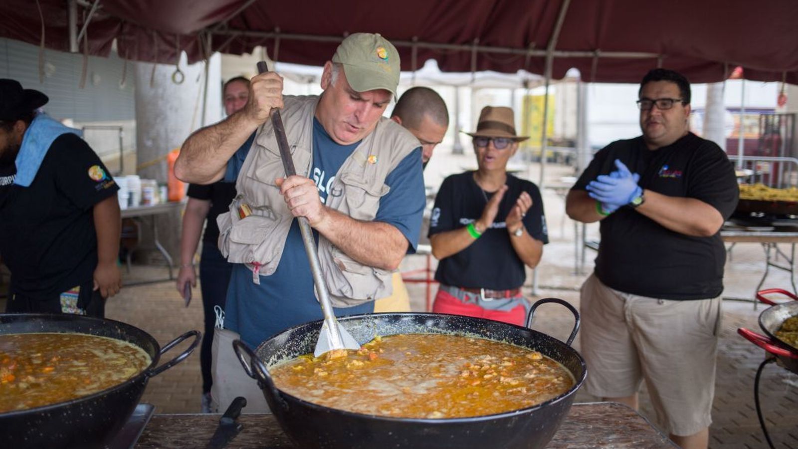 José Andrés, en Haití, cocinando para los afectados del terremoto.